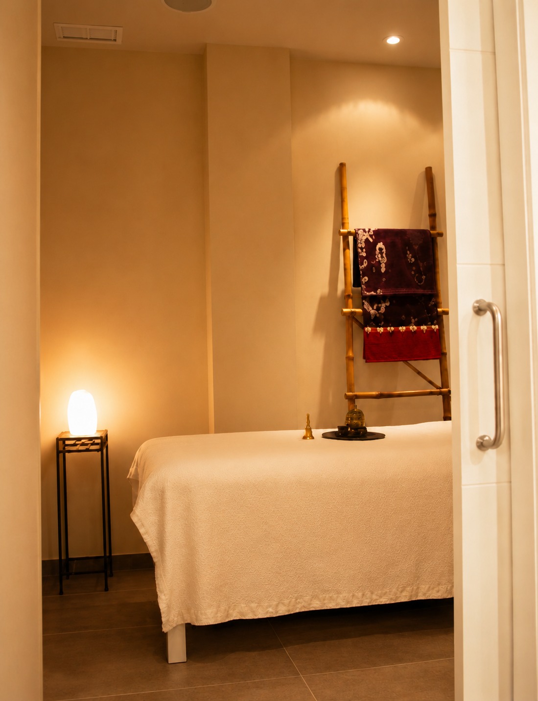 Fran Barahona — Sala de masajes con elementos Ayurveda