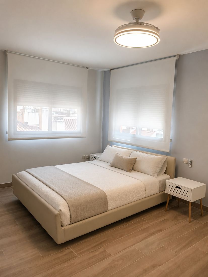 Dormitorio con estores y vistas